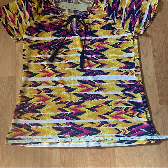 NWT-BRINA & EM - MULTICOLORED SHORT SLEEVE TOP - Picture 4 of 8